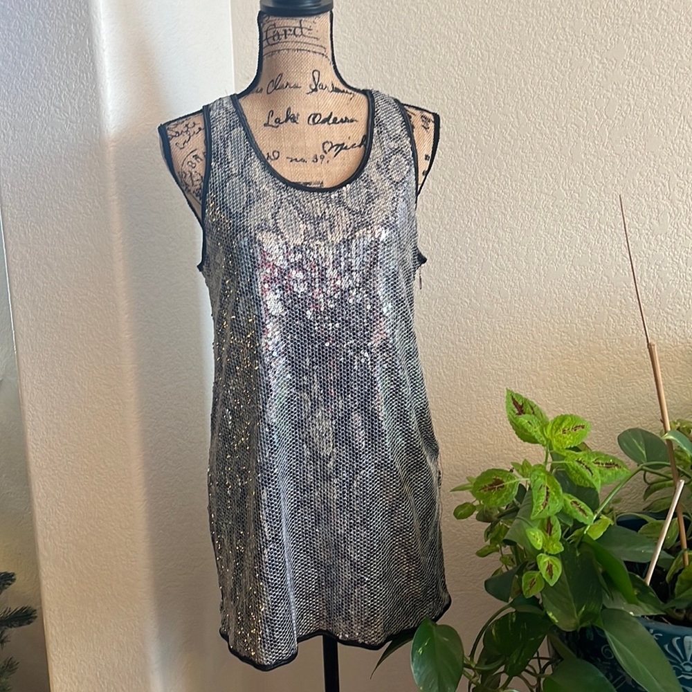 Sace Dress Excellent Condition no rips no tears sequences snake. Size L